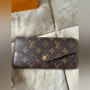 Louis Vuitton Monogram Sarah Wallet
